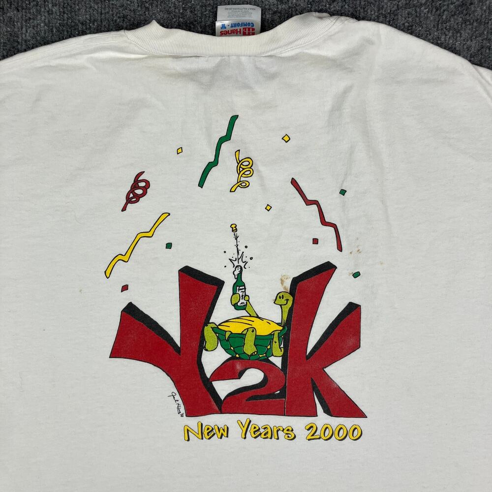 Hanes T-Shirt Mens 2XL White Y2K New Years 2000 Graphic Vintage Novelty‎ Tee
